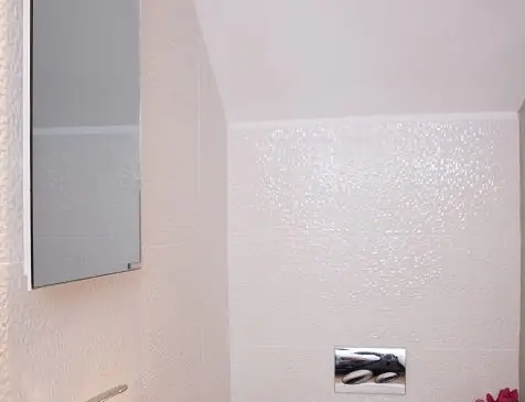Platzsparende Spiegelheizung für kleine Badezimmer